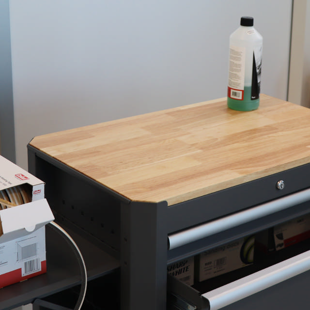 Drewniany blat roboczy – Wózek narzędziowy