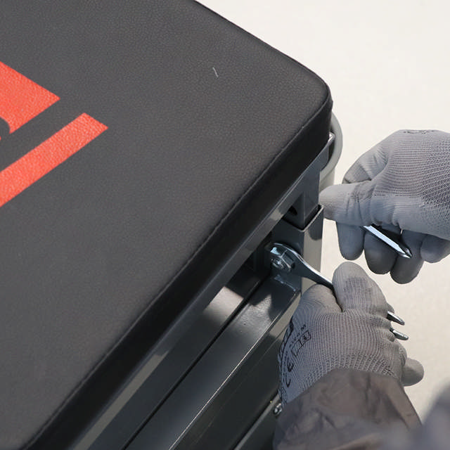 Banqueta móvil con cajón